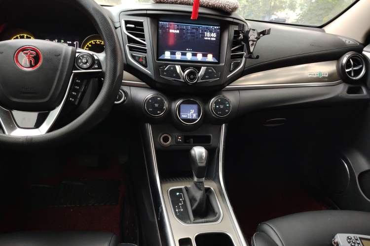 Used BYD Song 2017 Gaishe Upgrade Edition 1.5TID Automatic Elite Model Audio And AC Panel