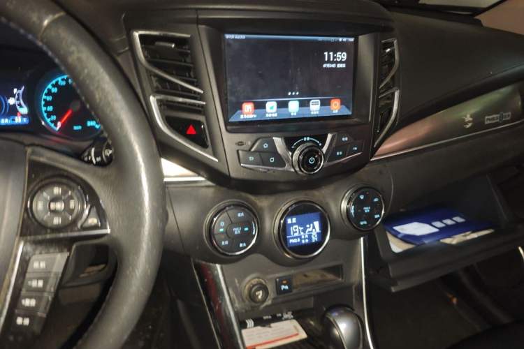 Used BYD Song 2017 Gaishe Upgrade Edition 1.5TID Automatic Elite Model Audio And AC Panel