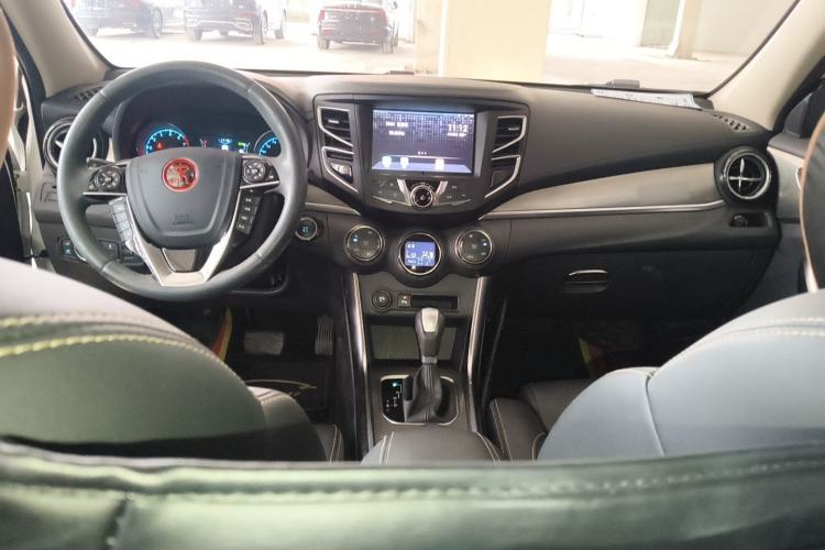 Used BYD Song 2017 Gaishe Upgrade Edition 1.5TID Automatic Elite Model Center Console