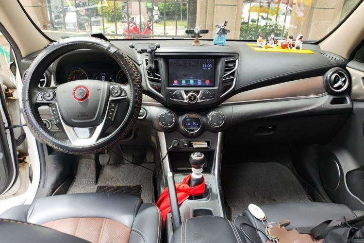 Used BYD Song 2017 Gaishi Upgrade Edition 1.5TI Manual Elite Model Center Console