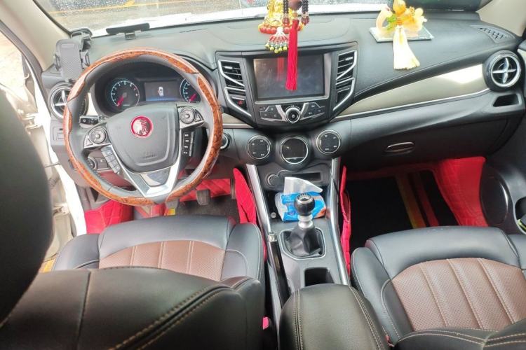 Used BYD Song 2017 Gaishi Upgrade Edition 1.5TI Manual Elite Model Center Console