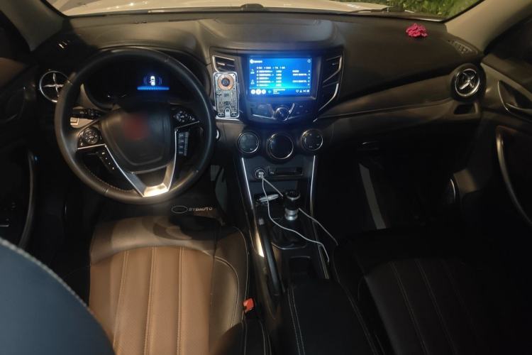 Used BYD Song 2017 Gaishi Upgrade Edition 1.5TI Manual Elite Model Center Console