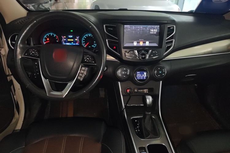 Used BYD Song 2017 Gaishe Upgrade Edition 1.5TID Automatic Elite Model Center Console