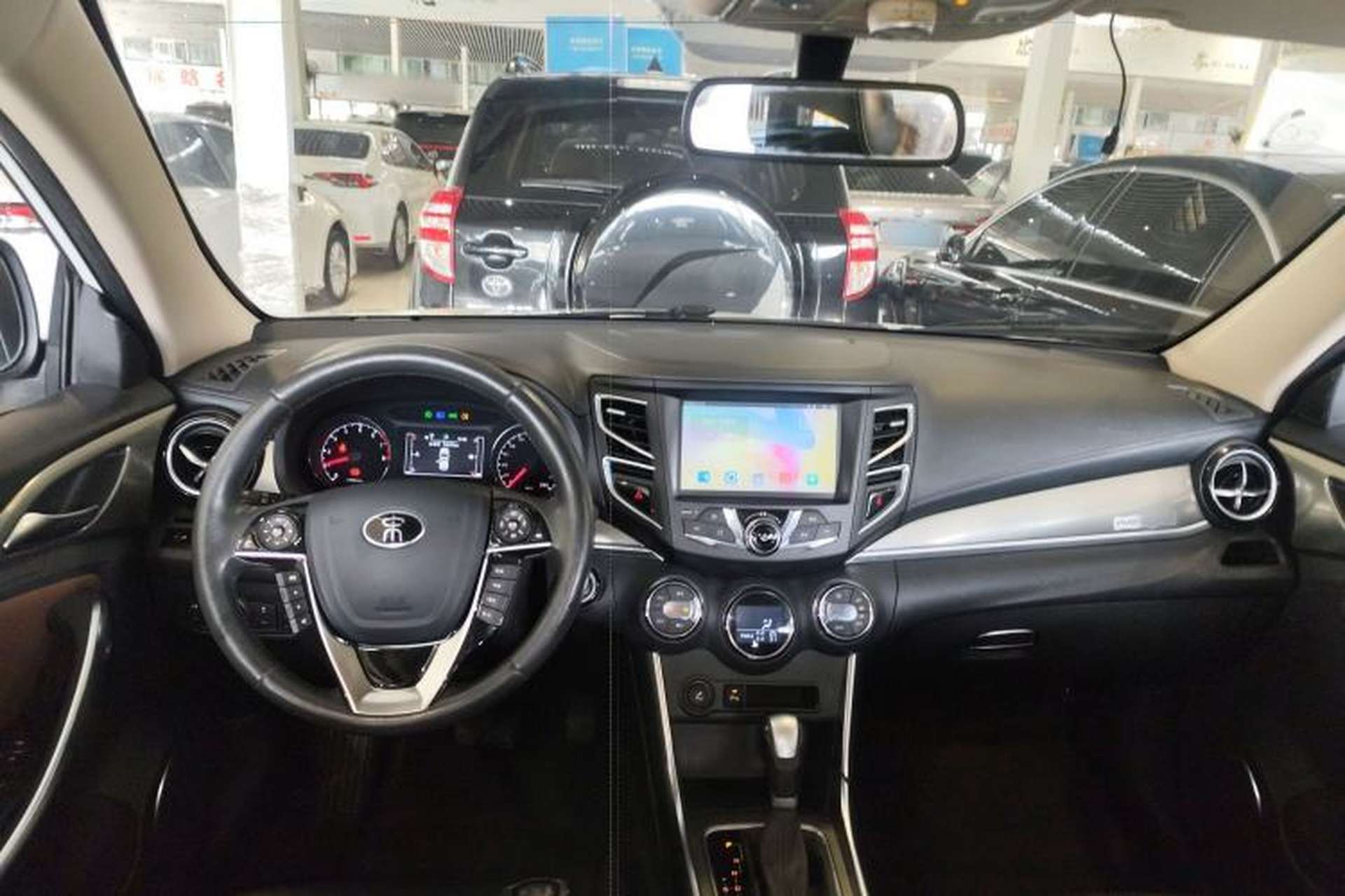 Used BYD Song 2017 Gaishi Upgrade Edition 1.5TID Automatic Luxury Model Center Console