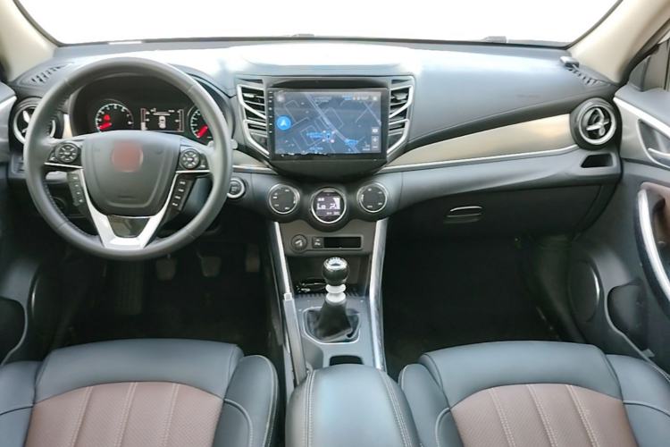 Used BYD Song 2017 Gaishi Upgrade Edition 1.5TI Manual Elite Model Center Console
