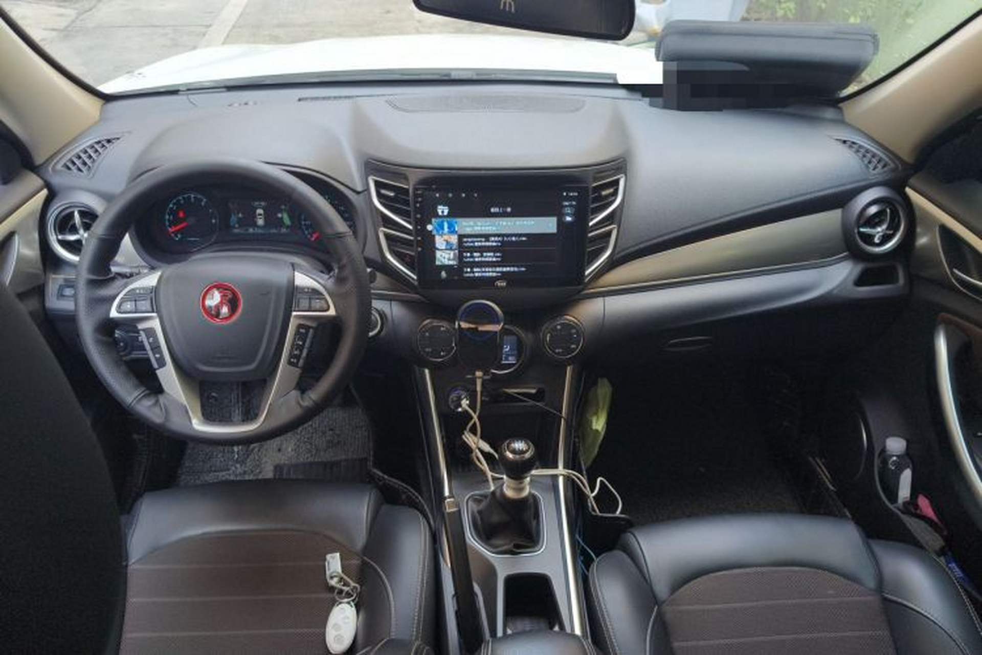 Used BYD Song 2017 Gaishi Upgrade Edition 1.5TI Manual Leading Model Center Console