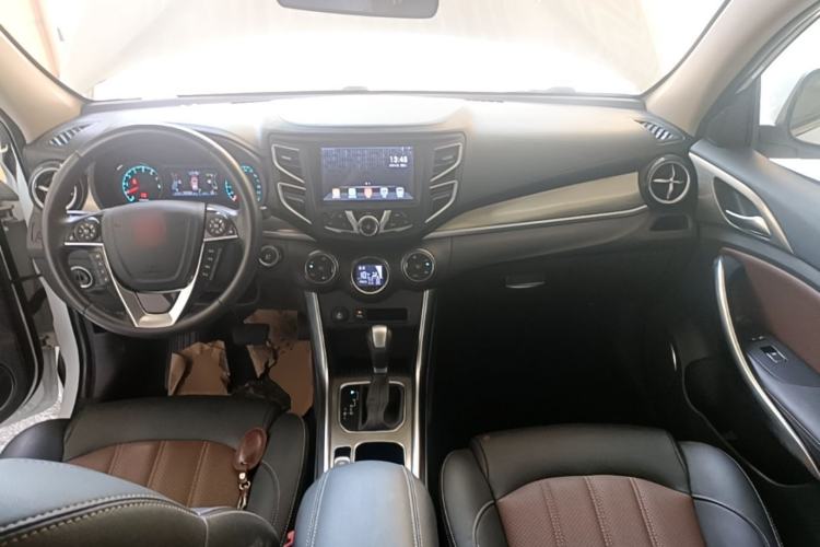 Used BYD Song 2017 Gaishe Upgrade Edition 1.5TID Automatic Elite Model Center Console