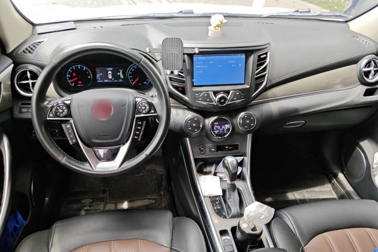 Used BYD Song 2017 Gaishe Upgrade Edition 1.5TID Automatic Elite Model Center Console