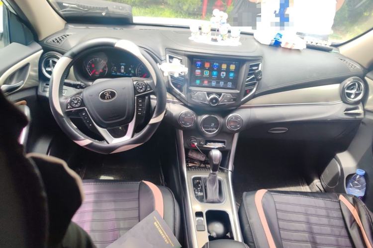 Used BYD Song 2017 Gaishe Upgrade Edition 1.5TID Automatic Elite Model Center Console