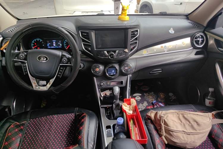 Used BYD Song 2017 Gaishe Upgrade Edition 1.5TID Automatic Elite Model Center Console