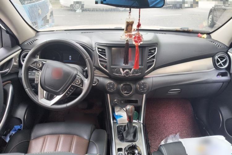 Used BYD Song 2017 Gaishe Upgrade Edition 1.5TID Automatic Elite Model Center Console