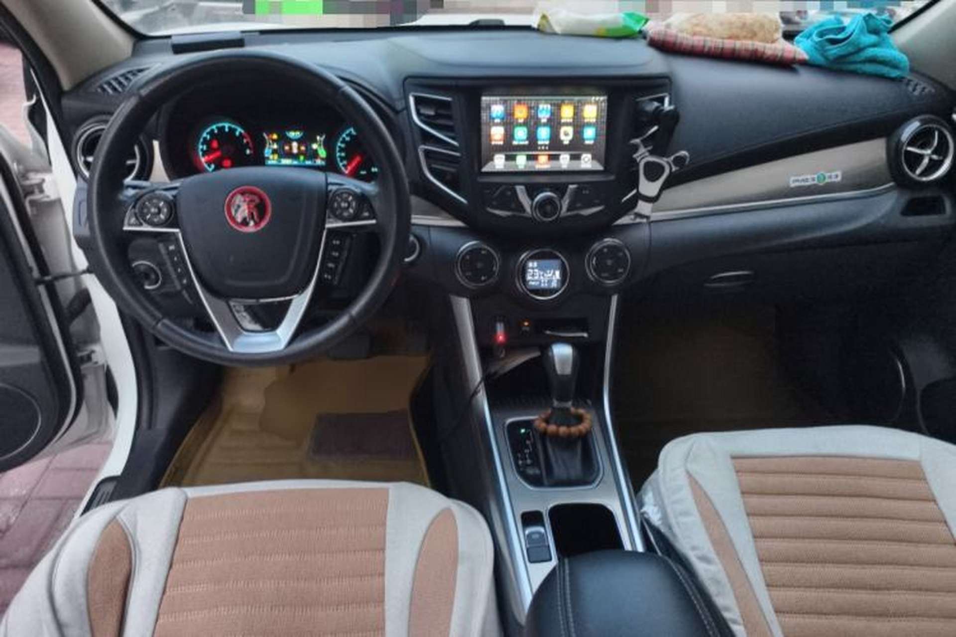 Used BYD Song 2017 Gaishi Upgrade Edition 1.5TID Automatic Luxury Model Center Console