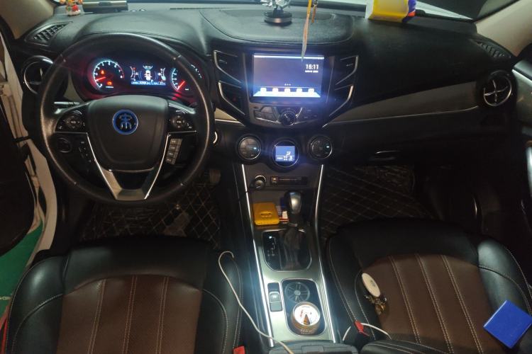 Used BYD Song 2017 Gaishe Upgrade Edition 1.5TID Automatic Elite Model Center Console