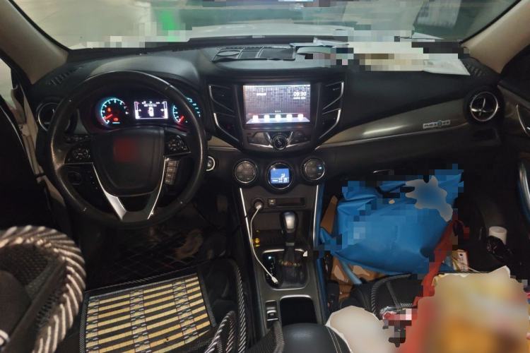 Used BYD Song 2017 Gaishe Upgrade Edition 1.5TID Automatic Elite Model Center Console