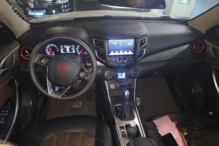 Used BYD Song 2017 Gaishe Upgrade Edition 1.5TID Automatic Elite Model Center Console