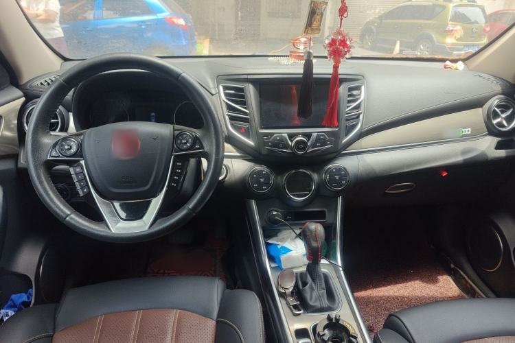 Used BYD Song 2017 Gaishe Upgrade Edition 1.5TID Automatic Elite Model Center Console