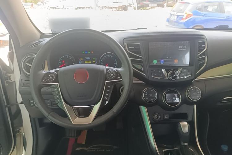 Used BYD Song 2017 Gaishe Upgrade Edition 1.5TID Automatic Elite Model Center Console