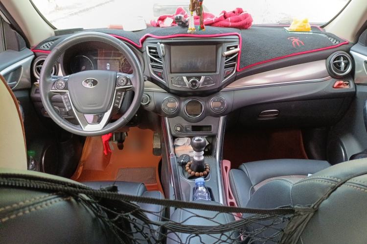 Used BYD Song 2017 Gaishi Upgrade Edition 1.5TI Manual Elite Model Center Console