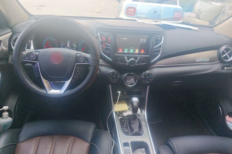 Used BYD Song 2017 Gaishe Upgrade Edition 1.5TID Automatic Elite Model Center Console