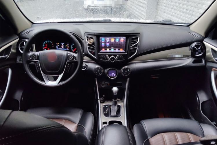 Used BYD Song 2017 Gaishe Upgrade Edition 1.5TID Automatic Elite Model Center Console