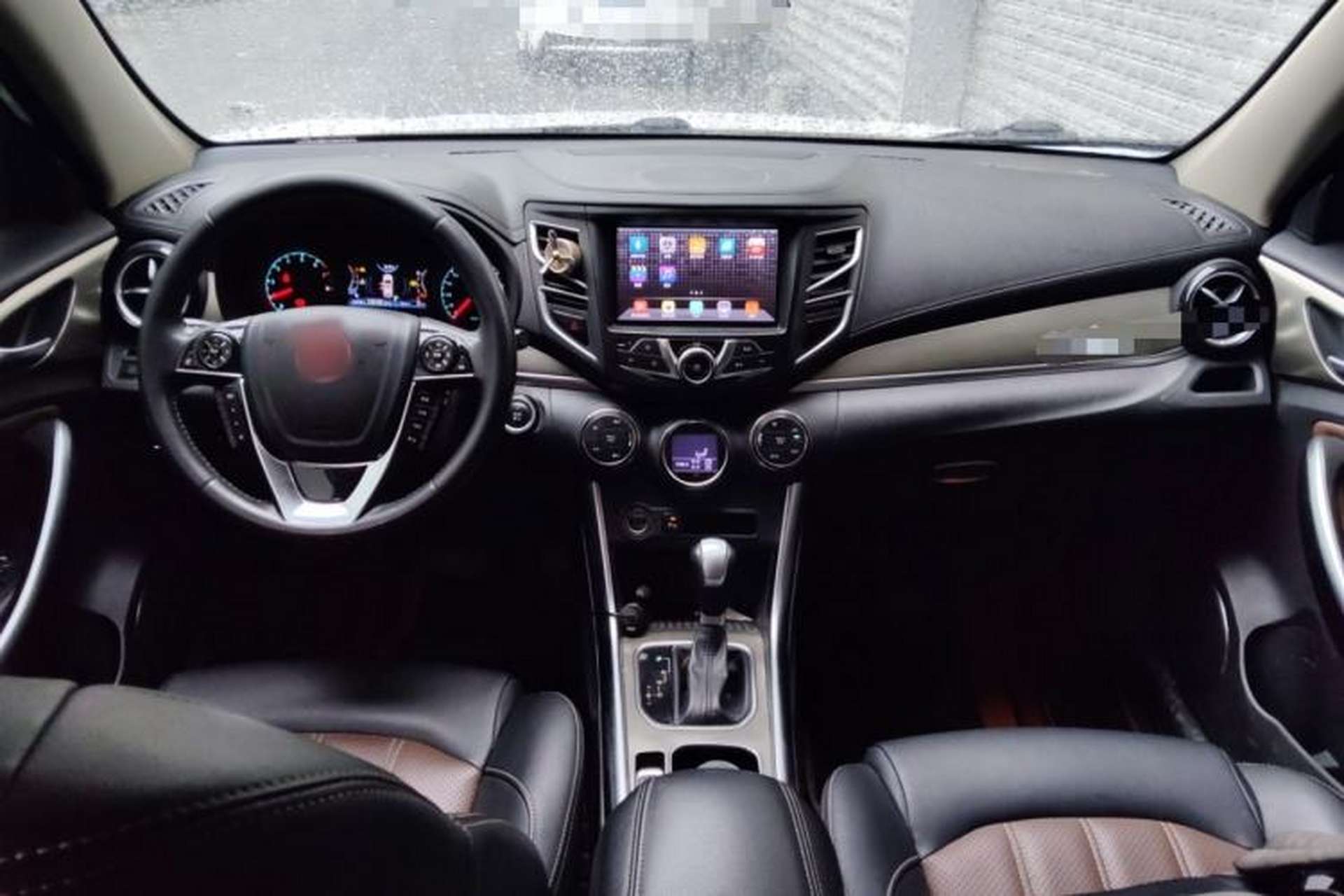 Used BYD Song 2017 Gaishe Upgrade Edition 1.5TID Automatic Elite Model Center Console