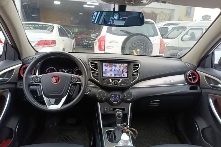 Used BYD Song 2017 Gaishe Upgrade Edition 1.5TID Automatic Elite Model Center Console