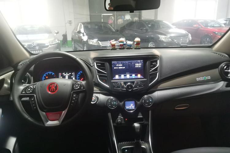 Used BYD Song 2017 Gaishe Upgrade Edition 1.5TID Automatic Elite Model Center Console