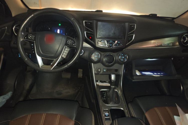 Used BYD Song 2017 Gaishe Upgrade Edition 1.5TID Automatic Elite Model Center Console