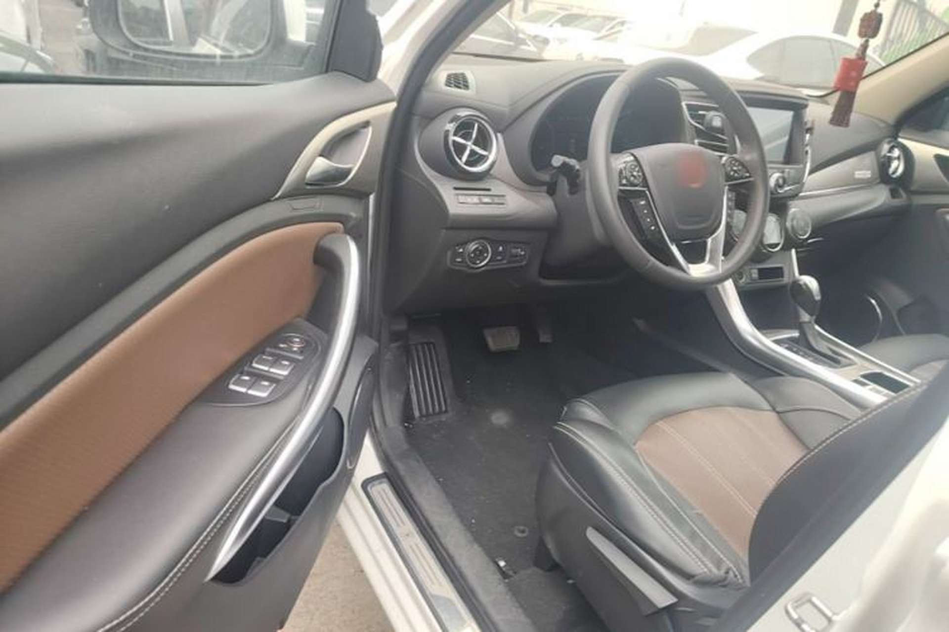 Used BYD Song 2017 Gaishi Upgrade Edition 1.5TID Automatic Luxury Model Driver Seat