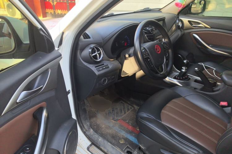 Used BYD Song 2017 Gaishi Upgrade Edition 1.5TI Manual Elite Model Driver Seat