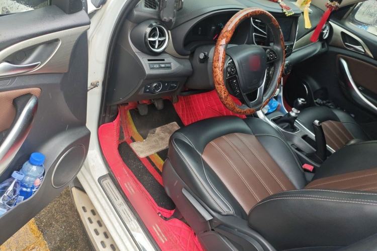 Used BYD Song 2017 Gaishi Upgrade Edition 1.5TI Manual Elite Model Driver Seat