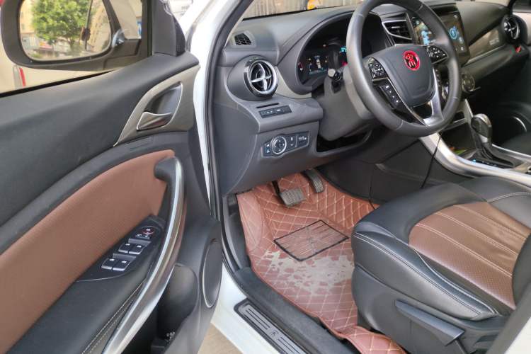 Used BYD Song 2017 Gaishe Upgrade Edition 1.5TID Automatic Elite Model Driver Seat