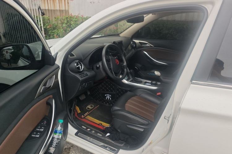 Used BYD Song 2017 Gaishe Upgrade Edition 1.5TID Automatic Elite Model Driver Seat