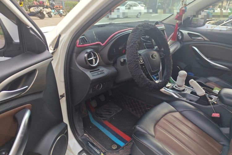 Used BYD Song 2017 Gaishi Upgrade Edition 1.5TI Manual Elite Model Driver Seat