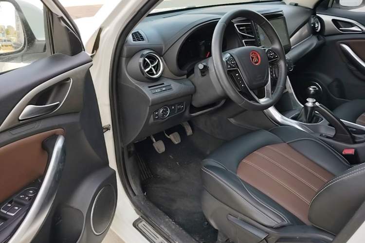 Used BYD Song 2017 Gaishi Upgrade Edition 1.5TI Manual Elite Model Driver Seat