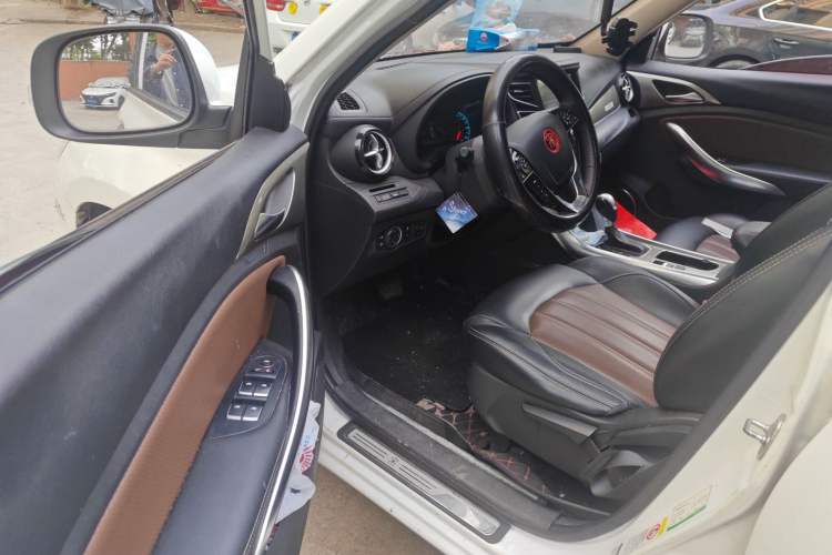 Used BYD Song 2017 Gaishe Upgrade Edition 1.5TID Automatic Elite Model Driver Seat