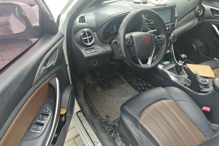 Used BYD Song 2017 Gaishi Upgrade Edition 1.5TI Manual Elite Model Driver Seat