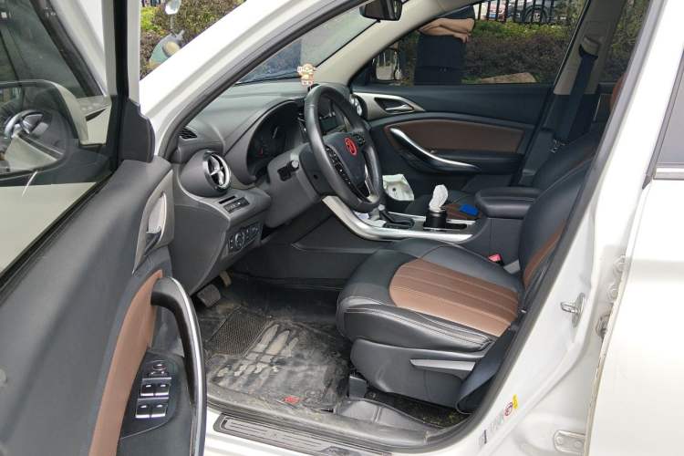Used BYD Song 2017 Gaishe Upgrade Edition 1.5TID Automatic Elite Model Driver Seat