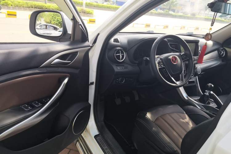 Used BYD Song 2017 Gaishi Upgrade Edition 1.5TI Manual Elite Model Driver Seat