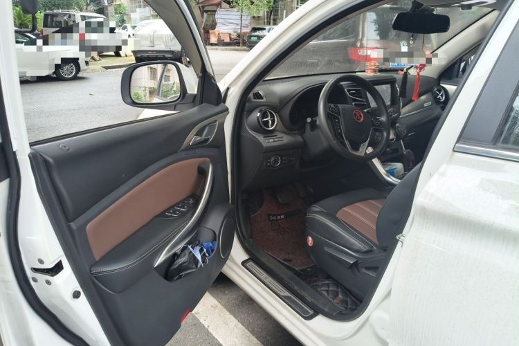 Used BYD Song 2017 Gaishe Upgrade Edition 1.5TID Automatic Elite Model Driver Seat