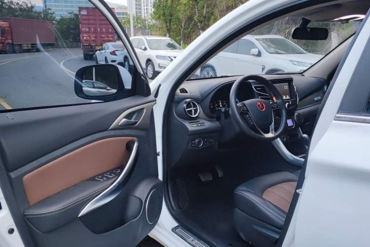Used BYD Song 2017 Gaishi Upgrade Edition 1.5TID Automatic Luxury Model Driver Seat