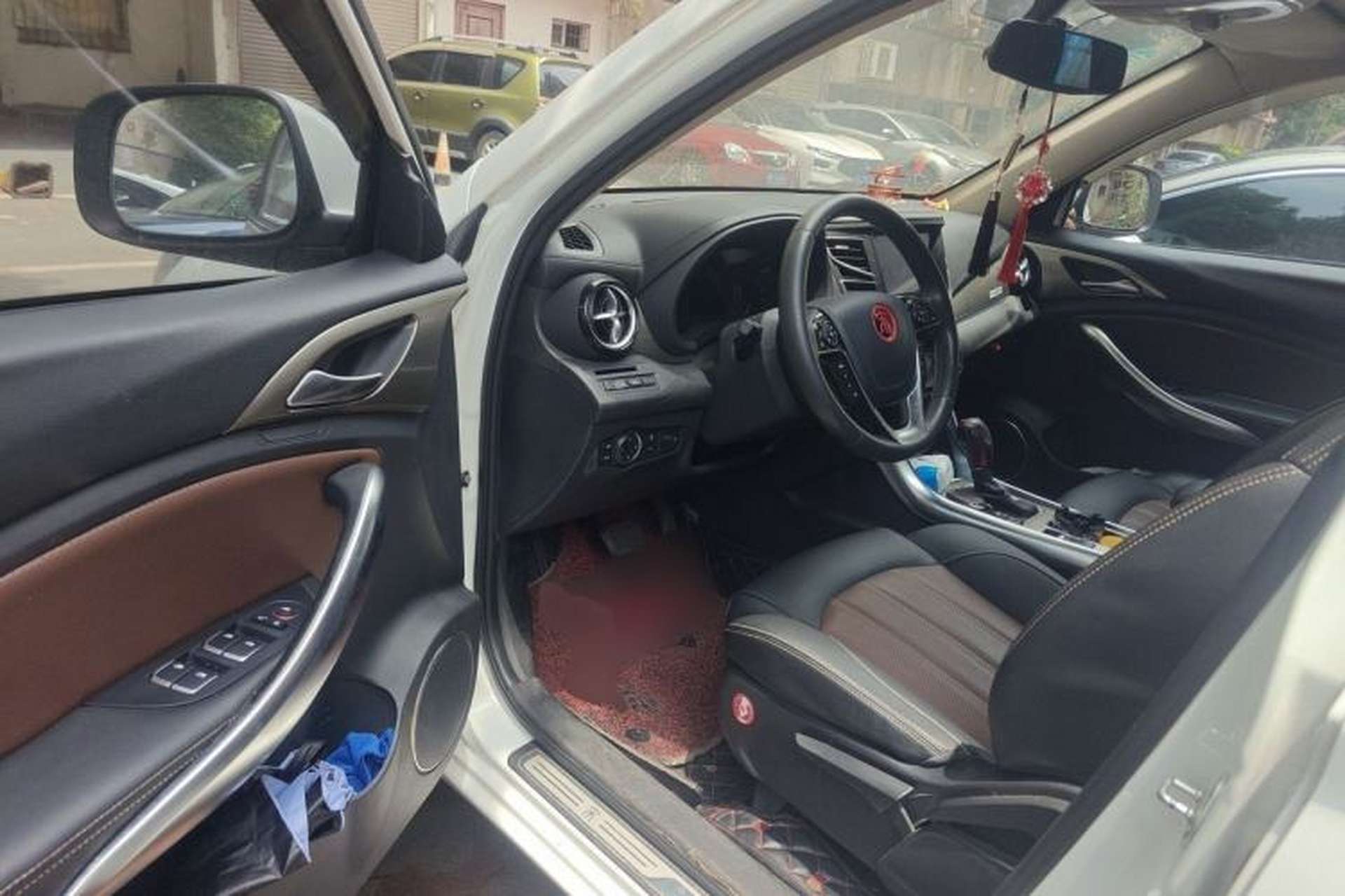 Used BYD Song 2017 Gaishe Upgrade Edition 1.5TID Automatic Elite Model Driver Seat