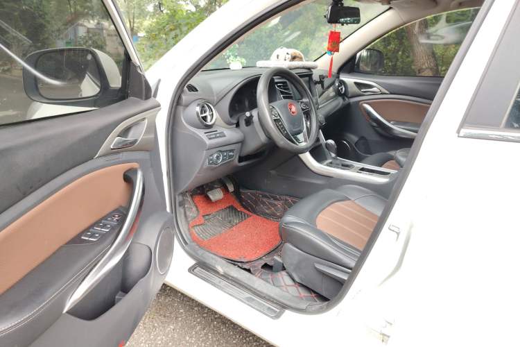 Used BYD Song 2017 Gaishe Upgrade Edition 1.5TID Automatic Elite Model Driver Seat