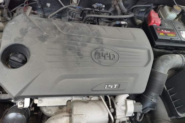 Used BYD Song 2017 Gaishe Upgrade Edition 1.5TID Automatic Elite Model Engine Bay