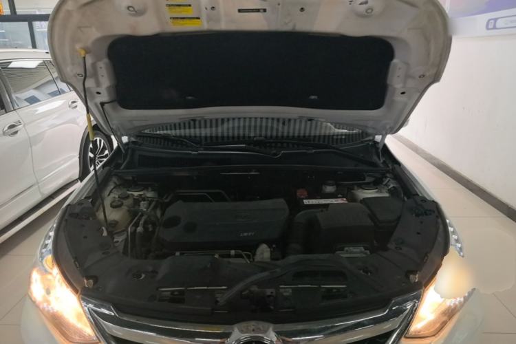 Used BYD Song 2017 Gaishi Upgrade Edition 1.5TID Automatic Luxury Model Engine Bay