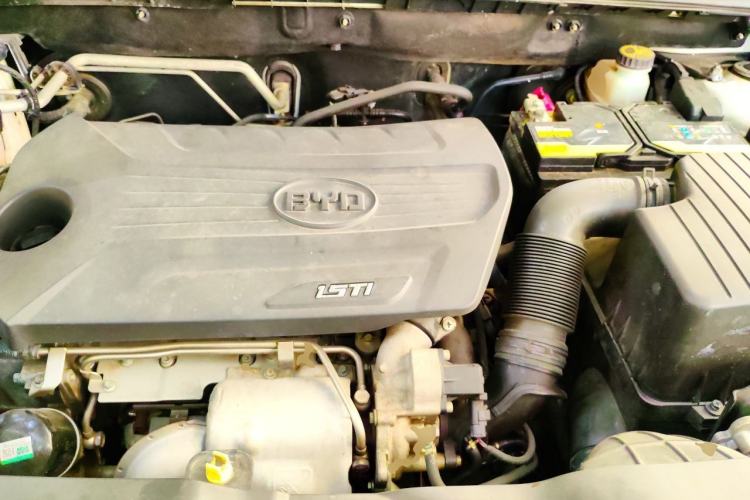 Used BYD Song 2017 Gaishe Upgrade Edition 1.5TID Automatic Elite Model Engine Bay
