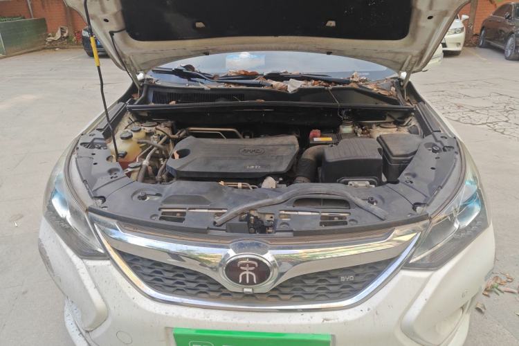 Used BYD Song 2017 Gaishe Upgrade Edition 1.5TID Automatic Elite Model Engine Bay