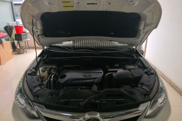 Used BYD Song 2017 Gaishi Upgrade Edition 1.5TID Automatic Luxury Model Engine Bay