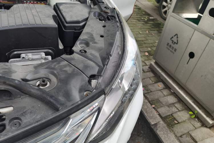 Used BYD Song 2017 Gaishe Upgrade Edition 1.5TID Automatic Elite Model Engine Bay Left