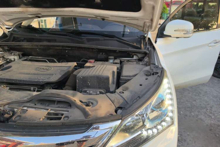 Used BYD Song 2017 Gaishi Upgrade Edition 1.5TI Manual Elite Model Engine Bay Left
